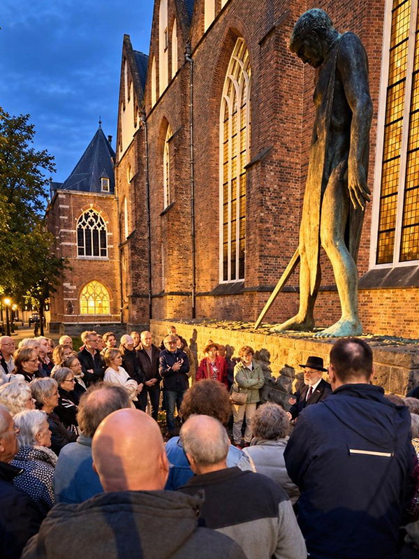 Bij het herdenkingsmonument in Groningen