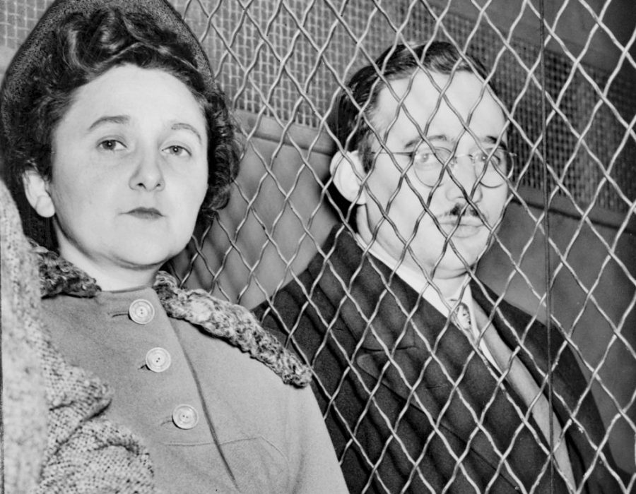 Julius en Ethel Rosenberg nadat zij op 29 maart 1951 schuldig waren bevonden aan spionage  
Roger Higgins/Library of Congress