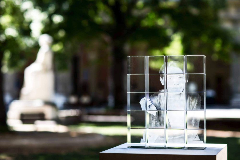 Kunstwerk ter ere van Lise Meitner in de Universiteit van Wenen