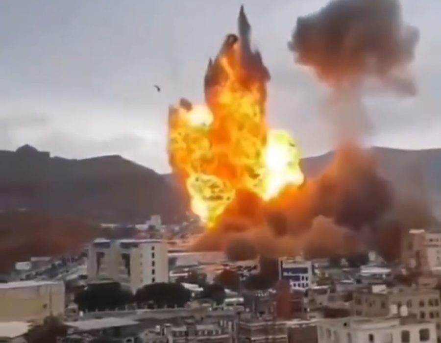 Een van de IDF-luchtaanvallen op Houthi-doelen in de Jemenitische hoofdstad Sanaa op 28 augustus - Screenshot X