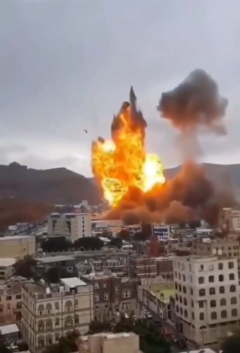 Een van de IDF-luchtaanvallen op Houthi-doelen in de Jemenitische hoofdstad Sanaa op 28 augustus - Screenshot X