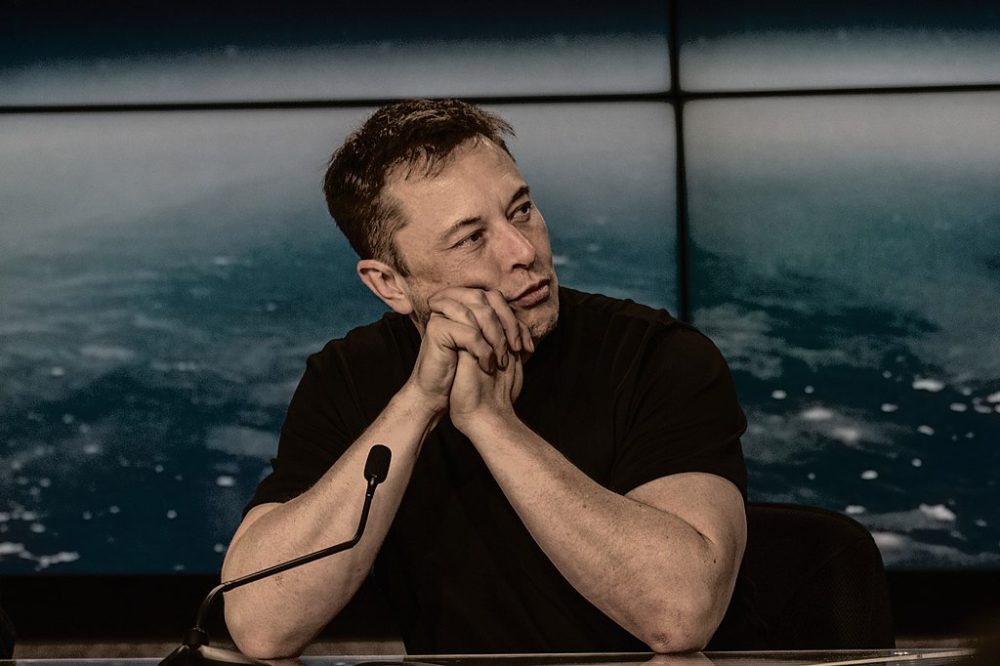 1024px-Elon_Musk_at_a_Press_Conference