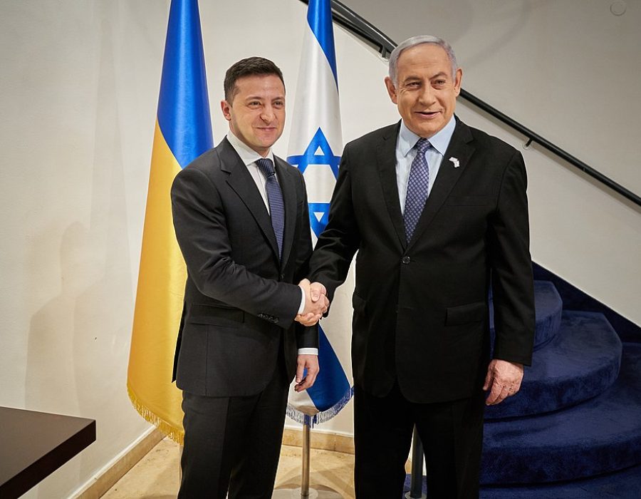 De Oekraïense president (van Joodse afkomst) Volodimir Zelenski met premier Benjamin Netanyahu tijdens een bezoek aan Israël in 2020 - Foto: www.president.gov.ua