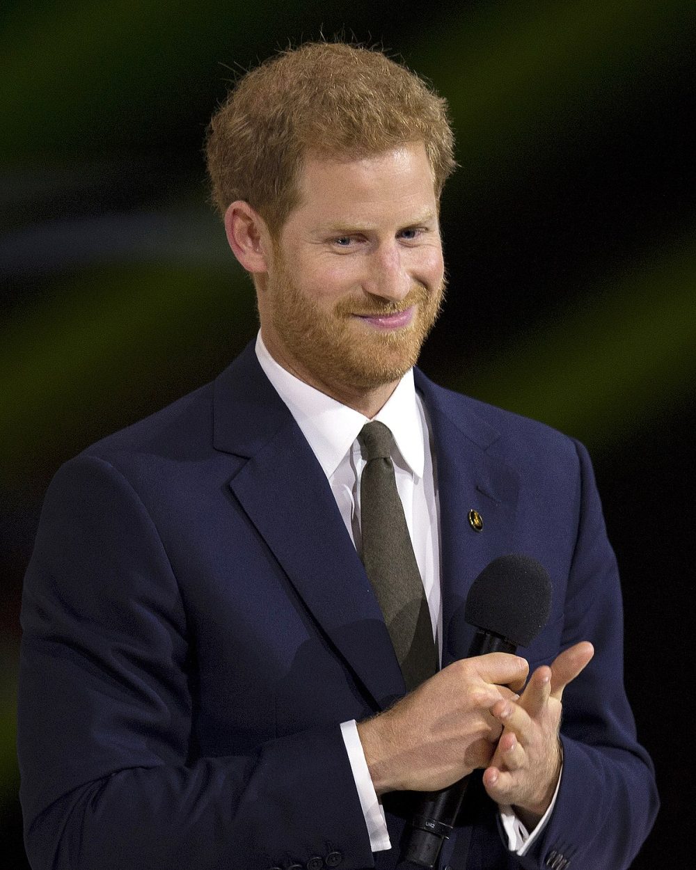 1200px-Prince_Harry_at_the_2017_Invictus_Games_opening_ceremony