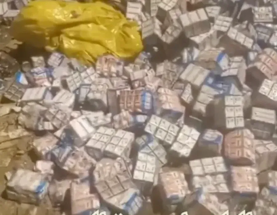 Afgedankte babyvoeding in een geheim Hamaspakhuis in Gaza - Foto: @alkhatib