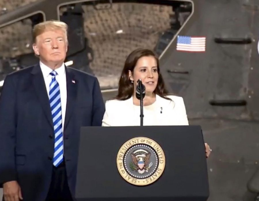 2.-Elise-Stefanik-de-beoogde-Amerikaanse-ambassadrice-bij-de-VN-met-Donald-Trump-credit-Office-of-Congresswoman-Elise-Stefanik