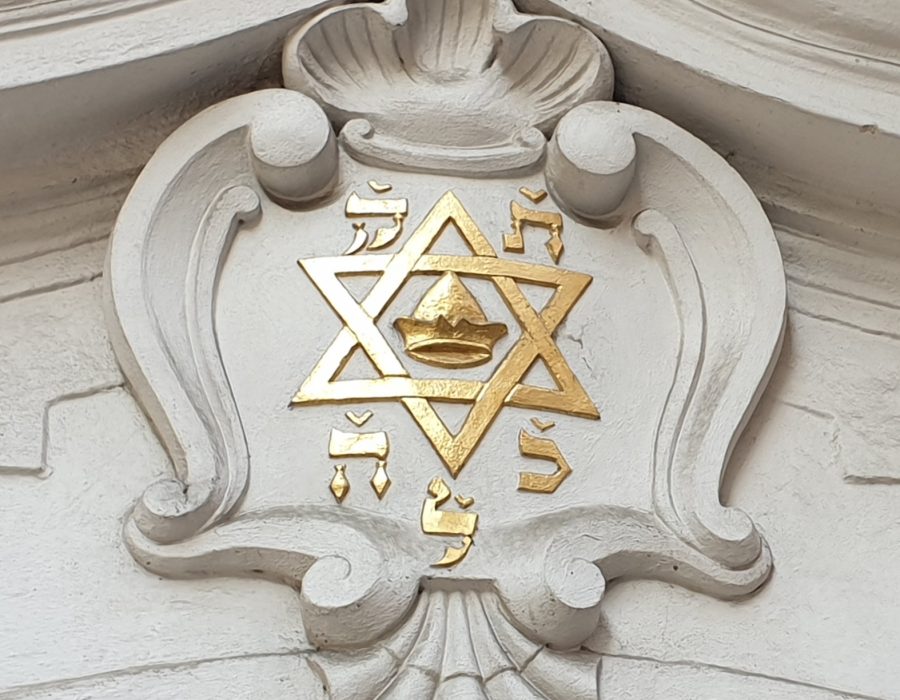 Detail van het 
Joodse raadhuis in 
Josefov
Foto: Bart Schut