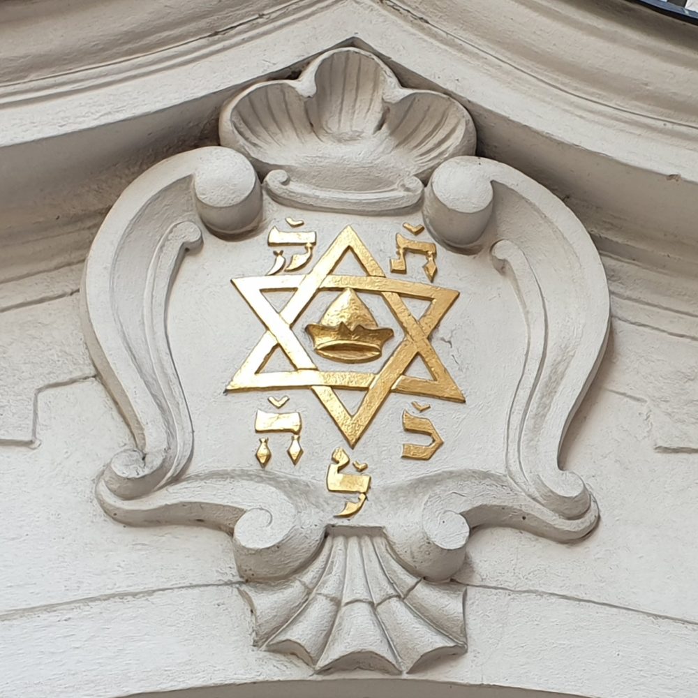 Detail van het 
Joodse raadhuis in 
Josefov
Foto: Bart Schut