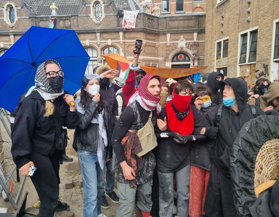 Antisemitische activisten op de UvA - Foto: Bart Schut
