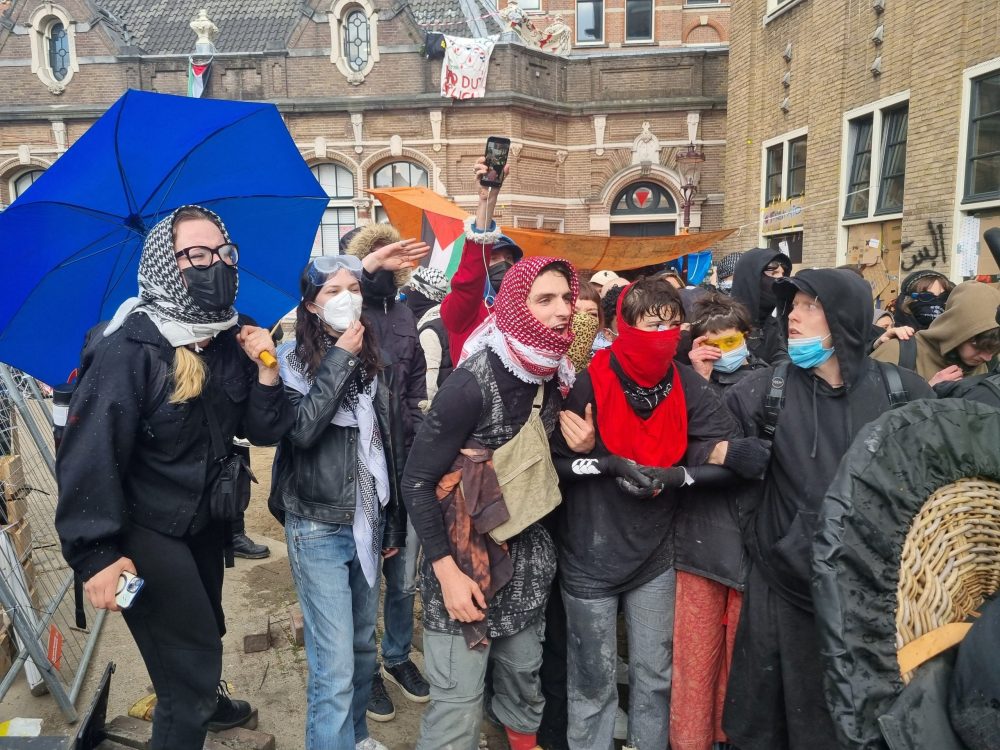 Antisemitische activisten op de UvA - Foto: Bart Schut