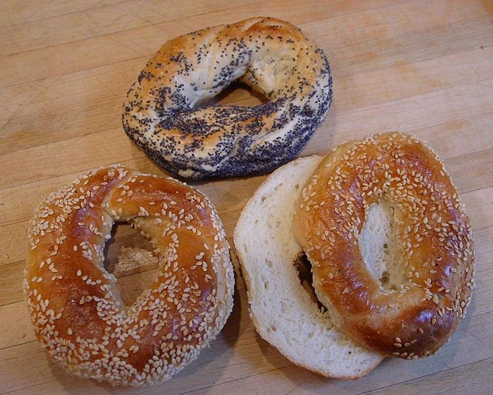 746px-Bagels-Montreal-REAL