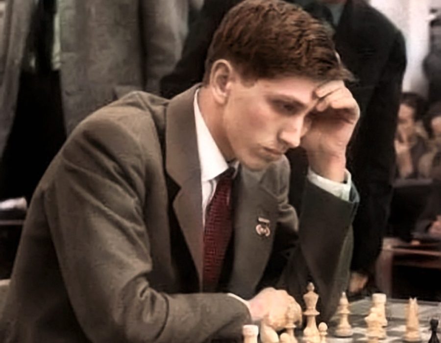 Bobby Fischer in actie tijdens de veertiende Schaakolympiade, Leipzig 1960  FOTO: BUNDESARCHIV