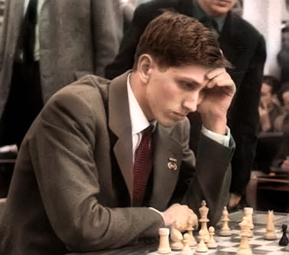 Bobby Fischer in actie tijdens de veertiende Schaakolympiade, Leipzig 1960  FOTO: BUNDESARCHIV