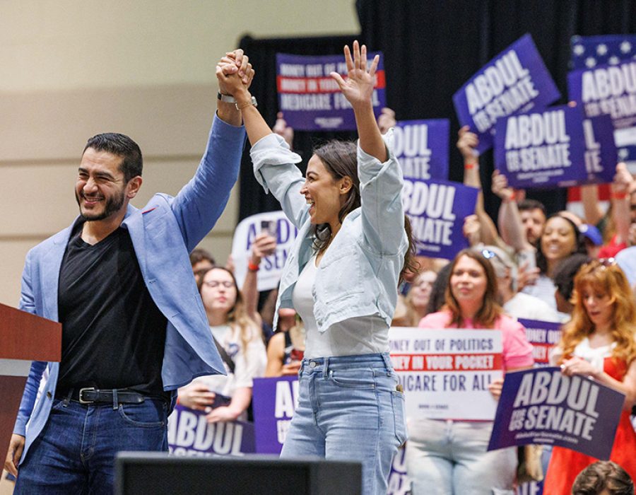Abdul el-Sayed voert campagne met Alexandria Ocasio-Cortez. Foto: ZUMA Press via Alamy