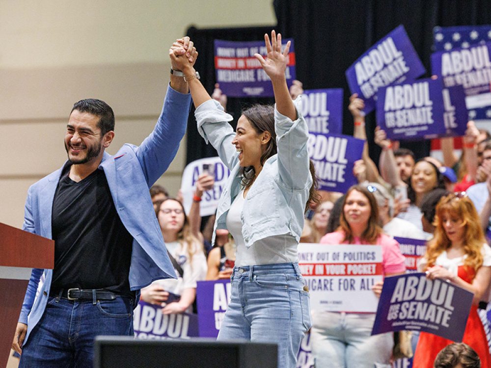 Abdul el-Sayed voert campagne met Alexandria Ocasio-Cortez. Foto: ZUMA Press via Alamy