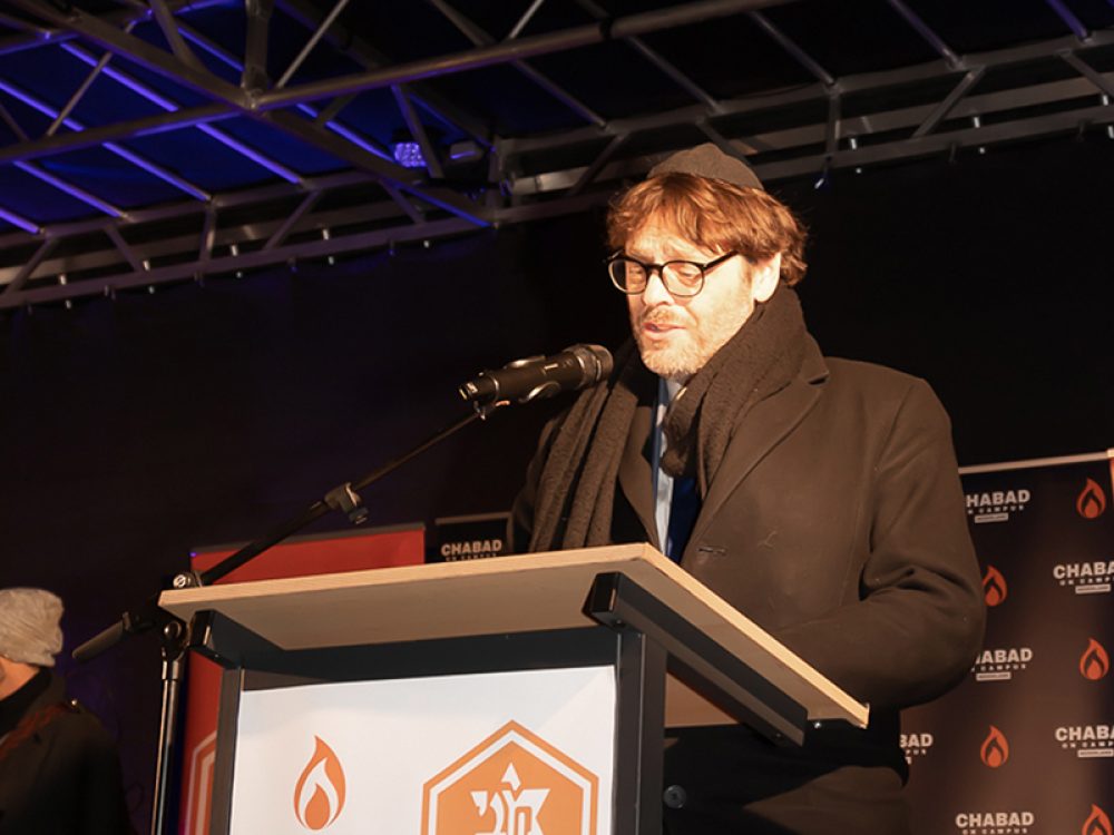 Bart Vink bij de chanoekaviering op de Zuidas, Amsterdam, in 2024. Foto: Stefanie Abraham