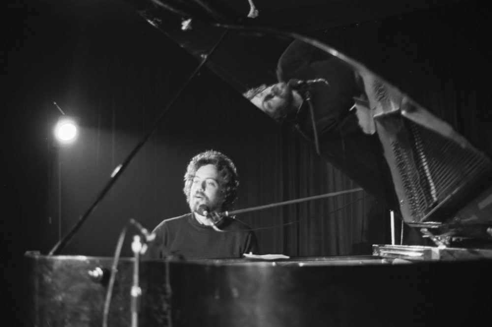 Billy Joel in 1972 in de Phonogramstudio in Hilversum Rob Mierenet
