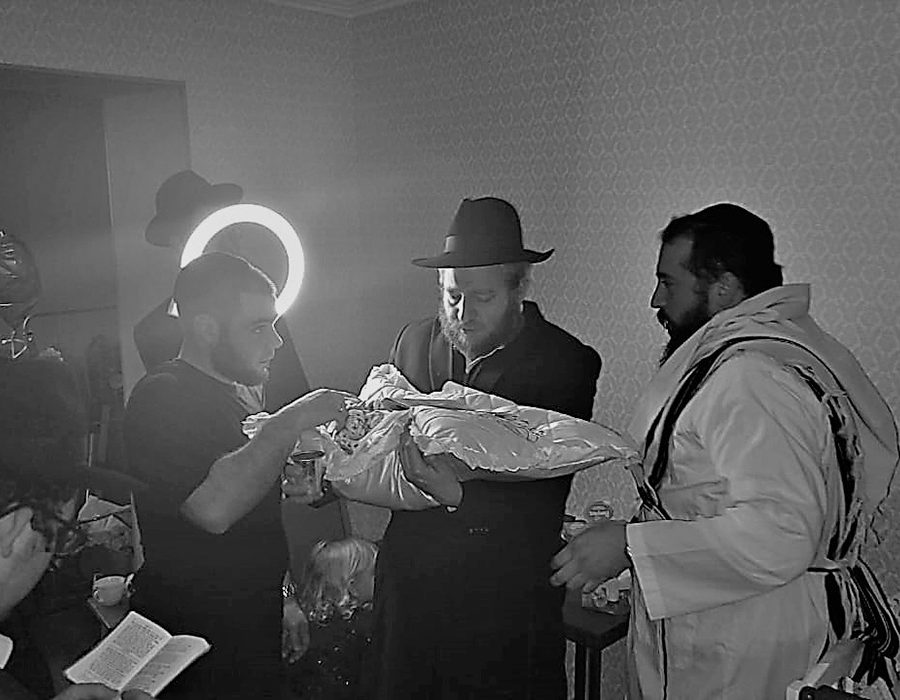 Brith-Milah-in-Venitza-Oekraine_