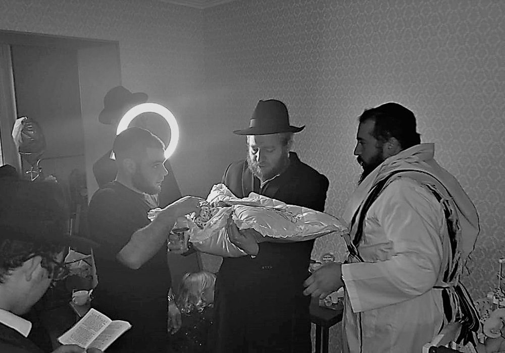 Brith-Milah-in-Venitza-Oekraine_