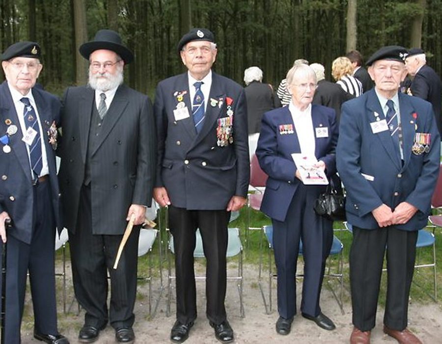 Canadese-geallieerden-op-bezoek-in-Westerbork