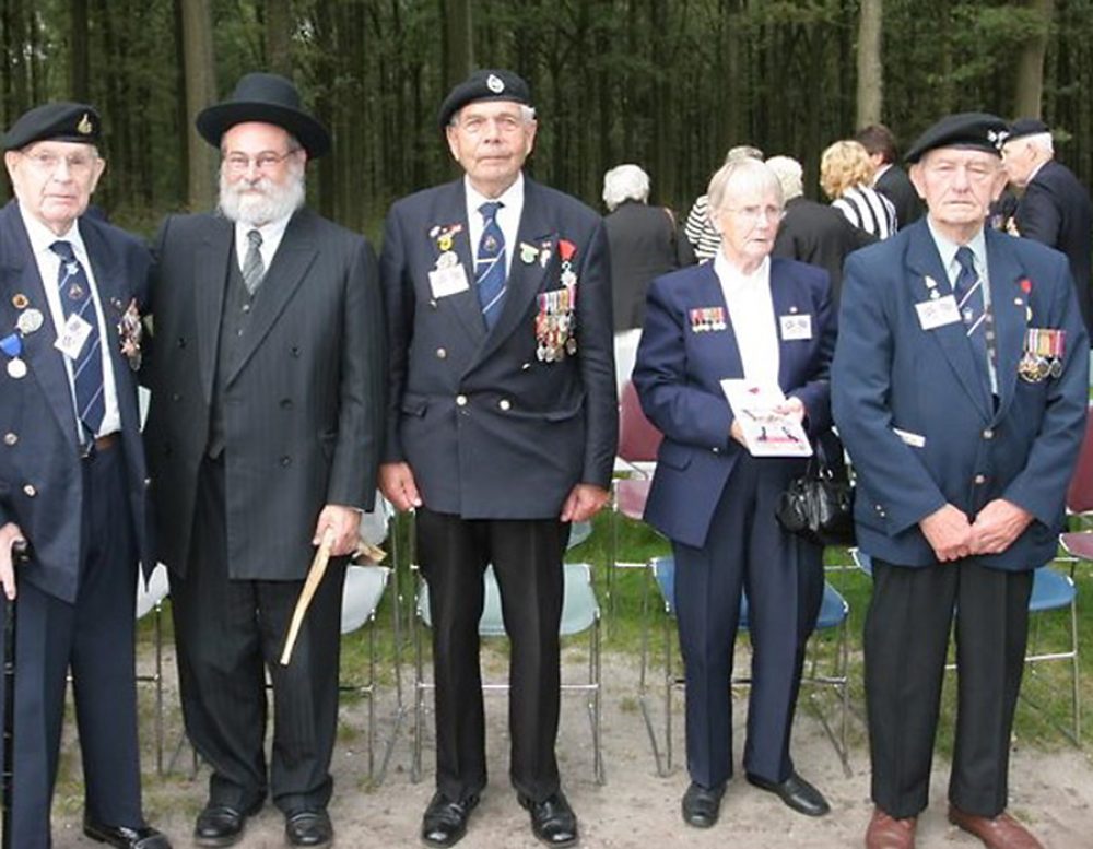 Canadese-geallieerden-op-bezoek-in-Westerbork