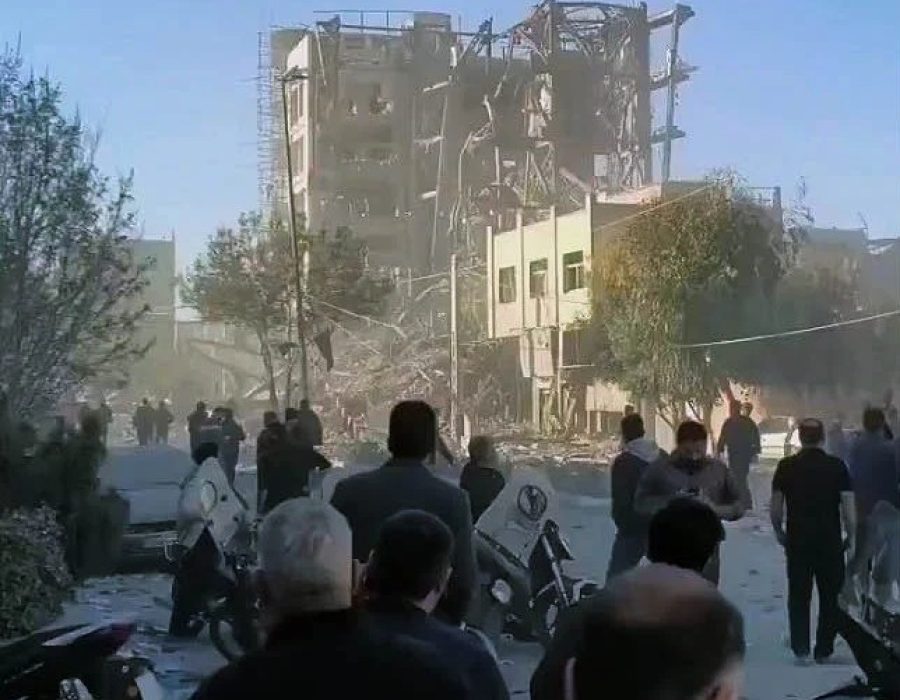 Het gebouw in Qum waar Iraanse geestelijken bijeenkwamen om de opvolger van ayatollah Ali Khamenei aan te wijzen - Screenshot X