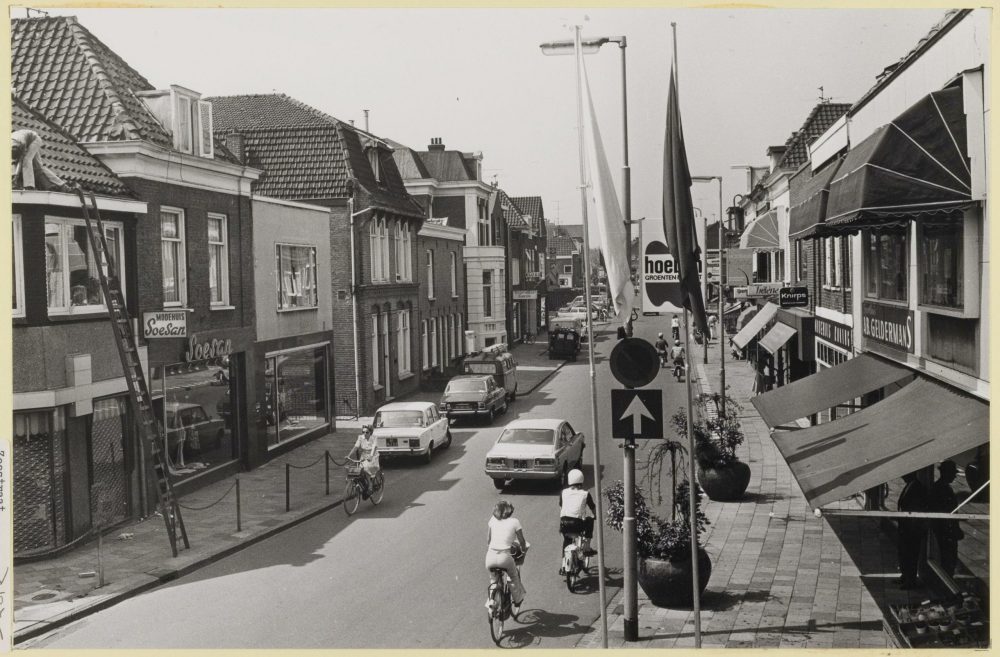 De Baanstraat met links Modehuis Soesan, 1969 
FOTO: NoordHollands Archief