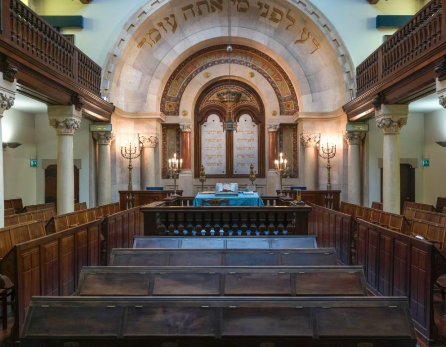 Lisbon Synagogue, Shaare Tikvah, inaugurated on 18 May 1904, it was the first synagogue to be built in Portugal, since the late 15th century De Shaare Tikvahsynagoge, het thuis van de Joodse gemeenschap in Lissabon
(Alamy)