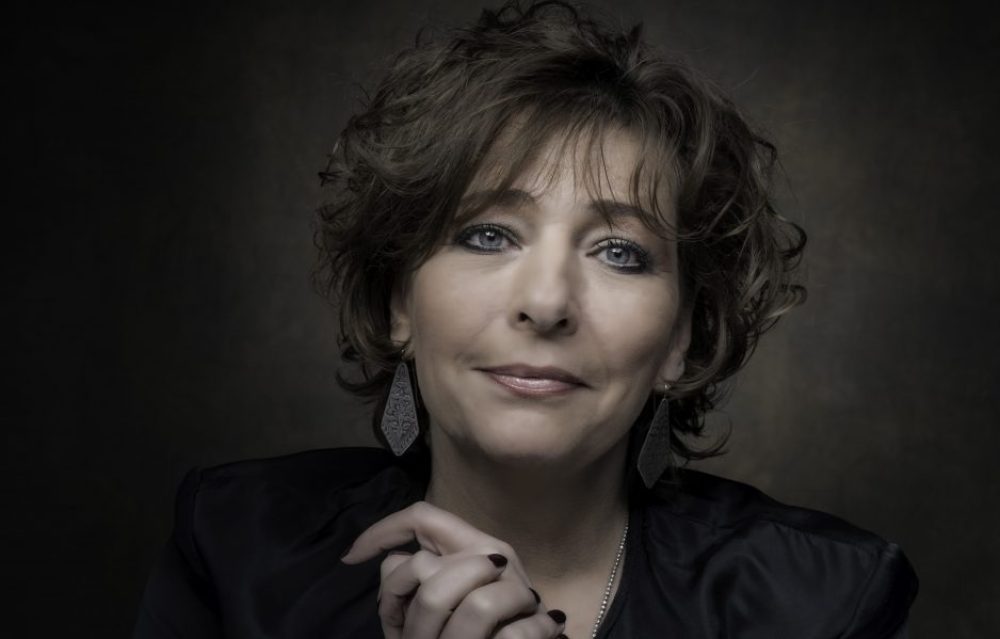 Esther-Voet_Claudia-Kamergorodski_1-1-e1575640408984-938x600