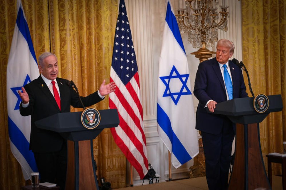 US President Donald Trump and Israeli prime Minister Benjamin Netanyahu holding a joint press conference at the White House in Washington D.C., February 4, 2025. Photo by Liri Agami/Flash90 *** Local Caption *** ארצות
הברית
ישראל
הבית הלבן
פגישה
נשיא ארצות הברית
ראש ממשלת ישראל
בנימין נתניהו
דונלד טראמפ