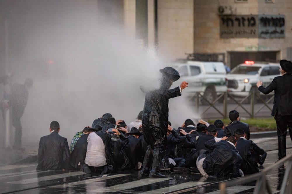 Ultraorthodoxe Israëli's demonstreren tegen de dienstplicht voor leden uit hun gemeenschap - Foto: Chaim Goldberg/Flash90