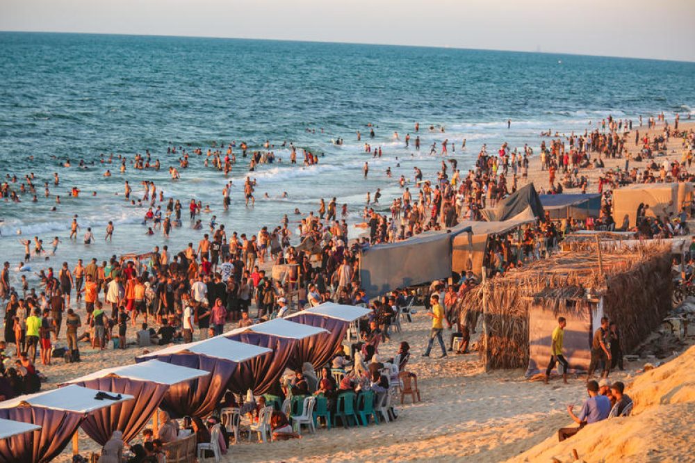Palestijnen genoten vorige week van het strand in Centraal-Gaza - Foto: Ali Hassan/Flash90