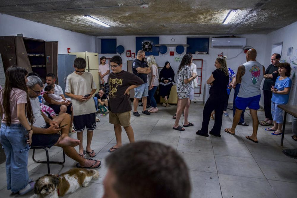 De Israëli's zijn terug in hun schuilkelders - Foto: Sharon Leibel/Flash90