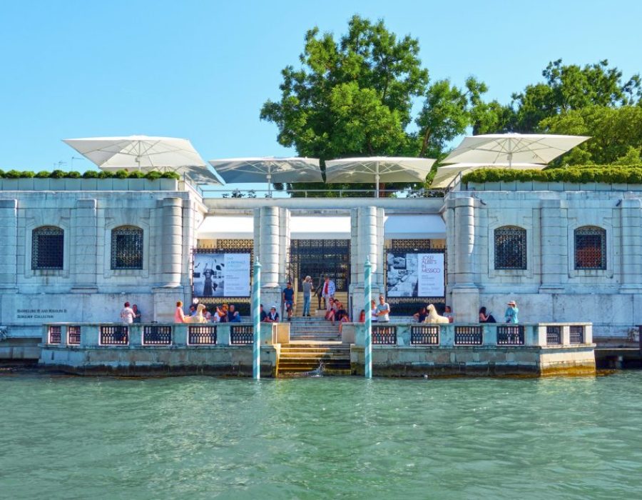 De gevel van Guggenheims palazzo in Venetië   Dreamstime