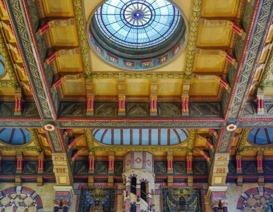 Plafond van de 
toegangshal van 
het spoorwegstation van 
Groningen door 
Isaac Gosschalk. Eind twintigste eeuw werd het prachtig gerestaureerd en in 2019 uitgeroepen tot mooiste station 
van Nederland.
Rijksmonumenten Ziko