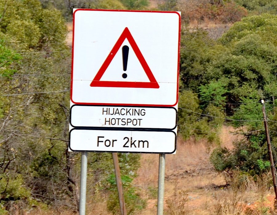 Een verkeersbord waarschuwt voor ontvoeringen in Gauteng, de provincie in het voormalige Transvaal waar Johannesburg gelegen is - Foto: Olga Ernst via Wikimedia Commons