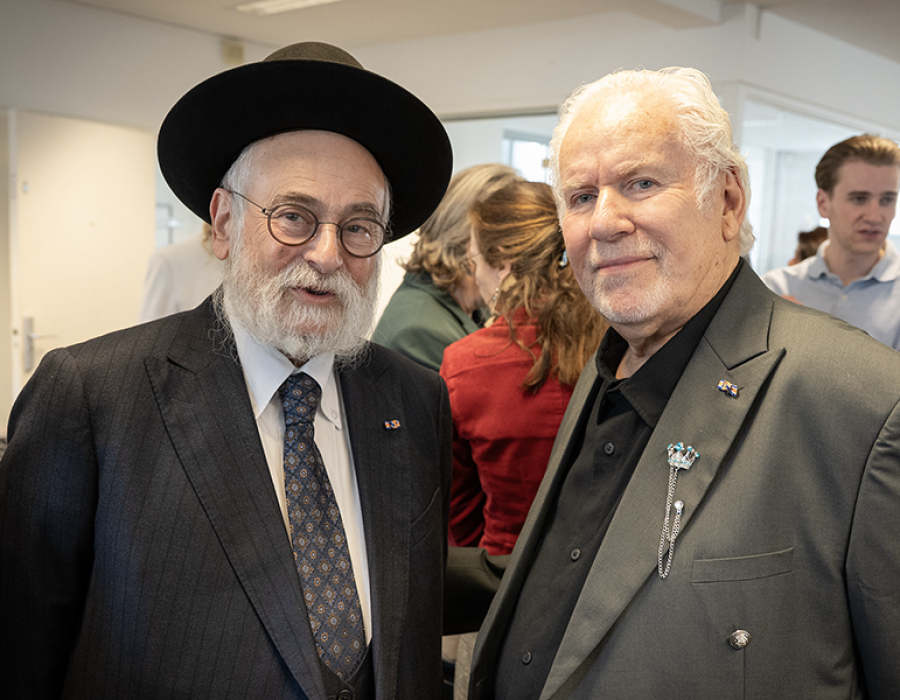 Rechts Willy Lindwer. Foto: Chris van Houts