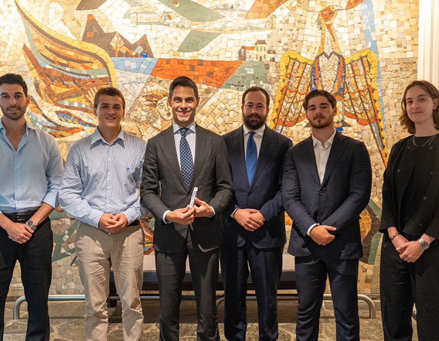Joodse Studenten spraken met premier Jetten over hun zorgen. Naast de premier Yanki Jacobs. Foto: Ministerie van Algemene Zaken