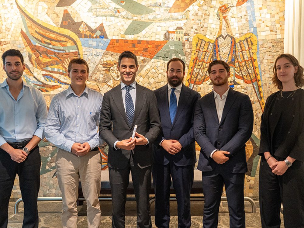 Joodse Studenten spraken met premier Jetten over hun zorgen. Naast de premier Yanki Jacobs. Foto: Ministerie van Algemene Zaken