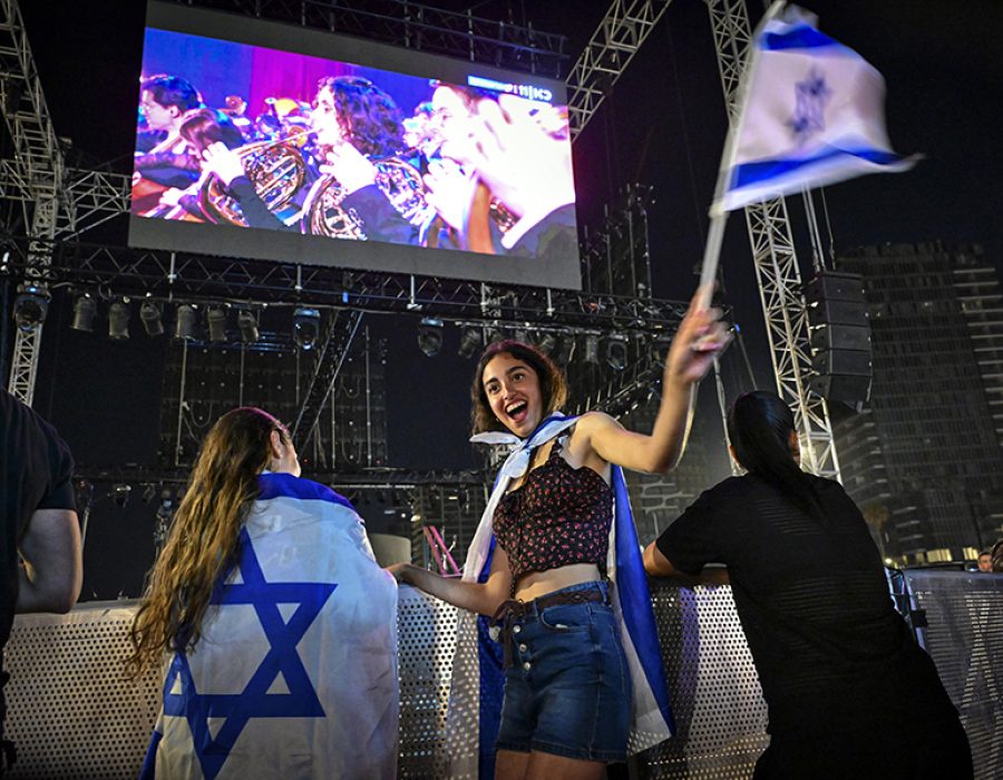 Israëlische fans bekijken het ESF in Tel Aviv in 2026. Foto: Avshalom Sassoni/Flash90