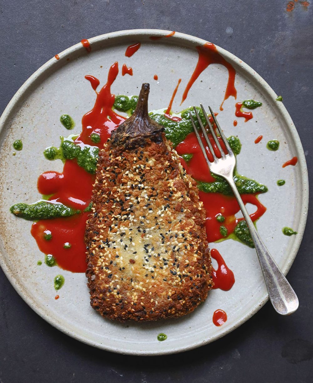Jigal-Auberginekroket-met-tomatensaus-en-pesto-foto-Jigal-Krant