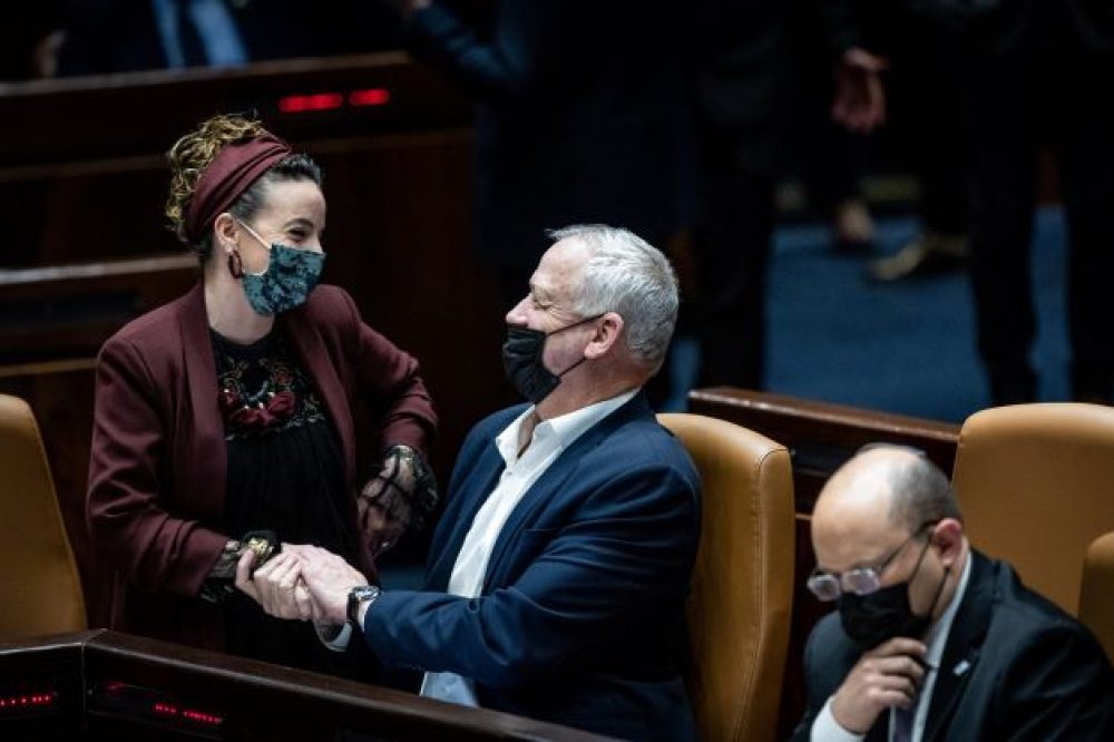 Knessetlid-Idit-Silman-met-minister-van-Defensie-Benny-Gantz-Foto-Yonatan-Sindel-Flash90-2-1