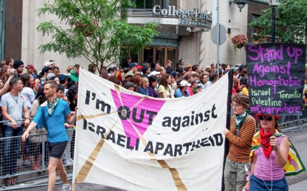 Lhbt-activisten-demonstreren-tegen-Israel-tijdens-een-pridemars-in-het-Canadese-Toronto-credit-Helen-Filatova-Dreamstime