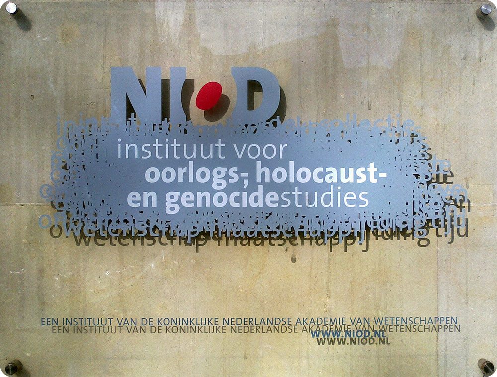 NIOD-bordje
