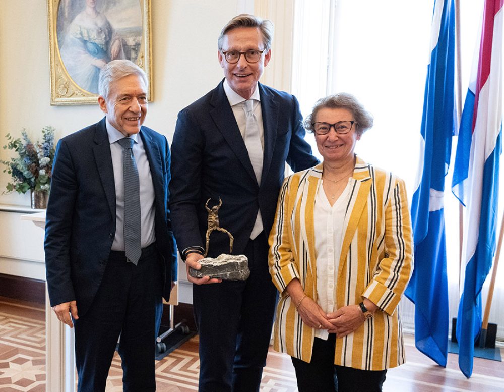 Onafhankelijkheidsprijs-vlnr-Yossi-Beilin-Han-ten-Broeke-Hiba-Husseini-fotoJurgen-Huiskes