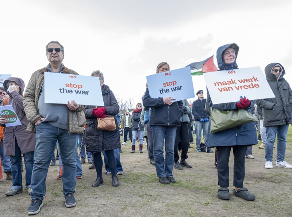 Een demonstratie van Pax in Den Haag, maart 2026. Foto: Bernard Blasband
