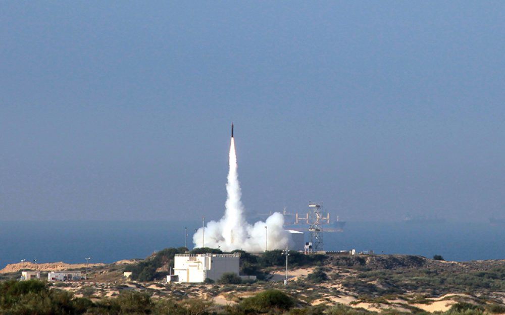 Lancering van een Arrow-3, ontwikkeld om ballistische raketten te onderscheppen - Foto: IAI