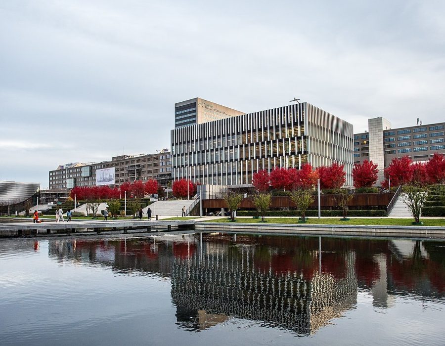 Rotterdam_School_of_Management_Erasmus_University_Campus_spring