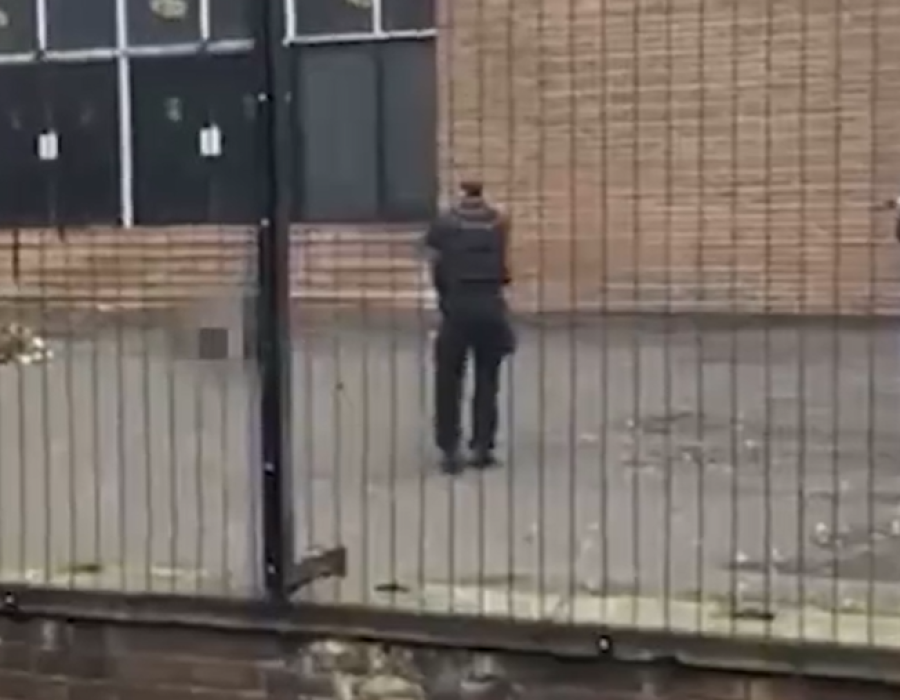 Screenshot van Britse politiemannen nadat zij de aanslagpleger neergeschoten hebben