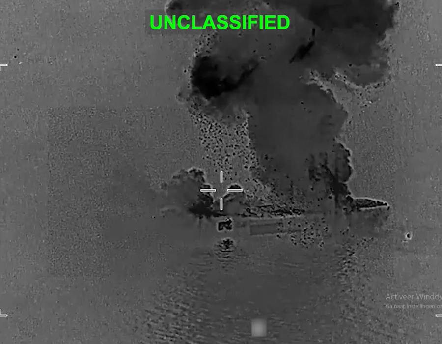 De Shahid Bageri wordt geraakt door een tweede enorme explosie - Screenschot U.S. Central Command via X